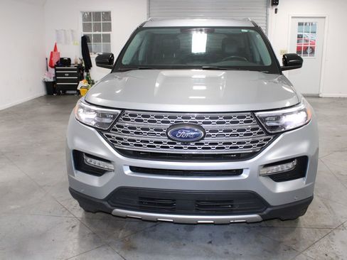Used 2023 Ford Explorer Limited image 3