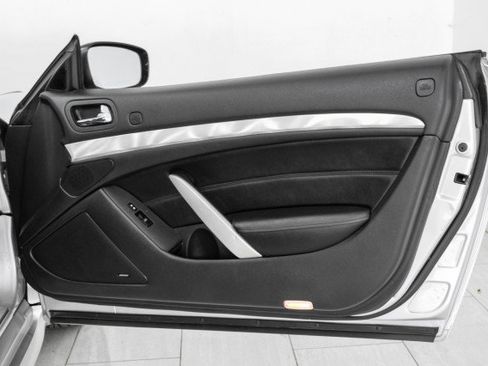 Used 2011 INFINITI G37 Convertible w/ Premium Pkg RWD image 39