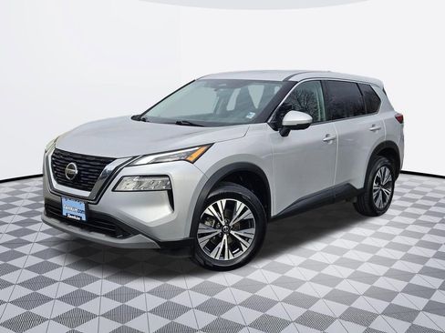 Used 2021 Nissan Rogue SV image 2