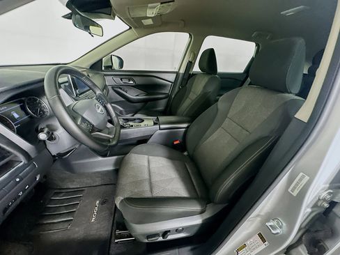Used 2025 Nissan Rogue SV image 13
