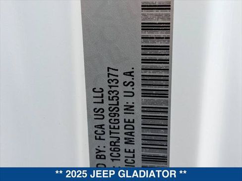 Used 2025 Jeep Gladiator Mojave w/ Convenience Group AWD/4WD image 24