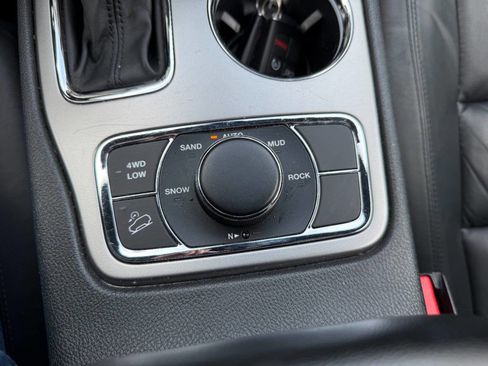 Used 2018 Jeep Grand Cherokee Limited image 17