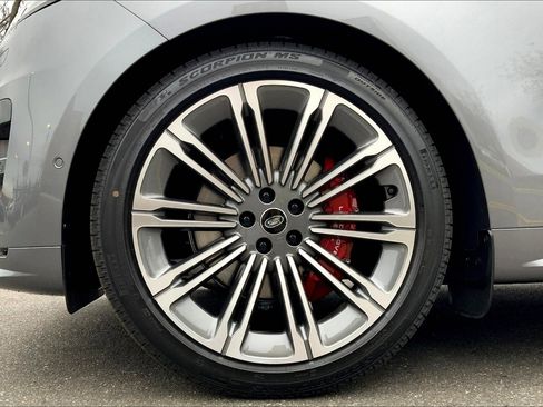 Used 2025 Land Rover Range Rover Sport Dynamic SE image 11