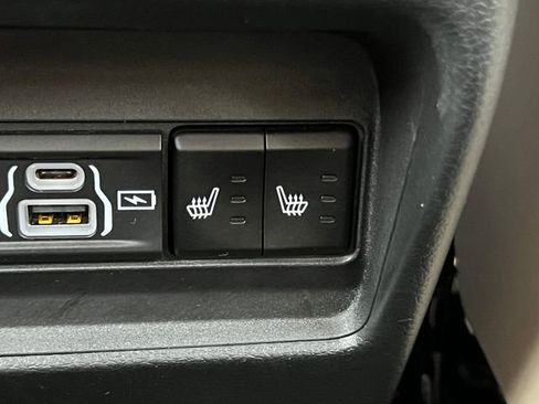 Used 2024 Jeep Grand Cherokee Limited w/ Luxury Tech Group II image 38