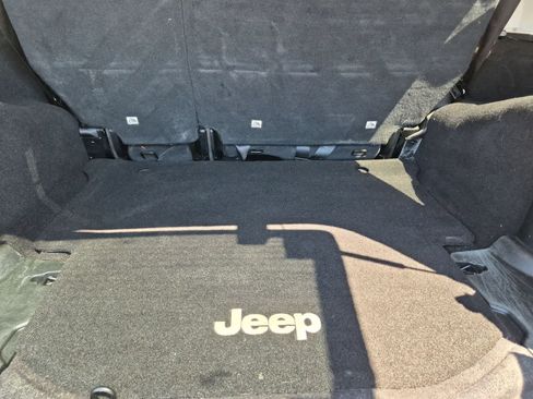Used 2016 Jeep Wrangler Unlimited Sahara AWD/4WD image 33