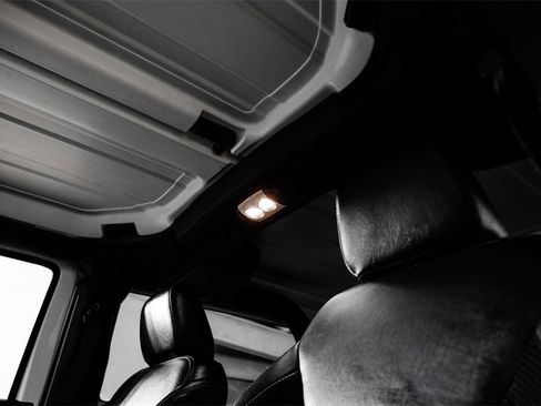 Used 2017 Jeep Wrangler Sahara image 24