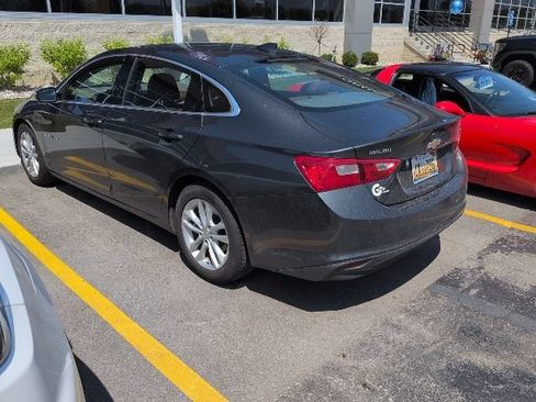 Used 2017 Chevrolet Malibu LT w/ Leather Package FWD image 6