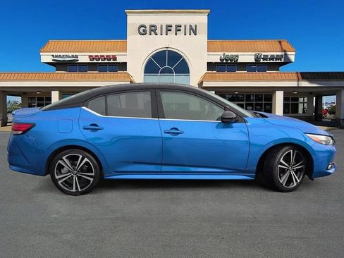 Used 2022 Nissan Sentra SR w/ Lighting Package FWD image 3