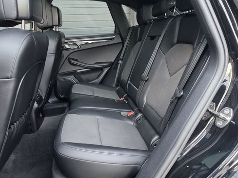 Certified 2023 Porsche Macan image 16