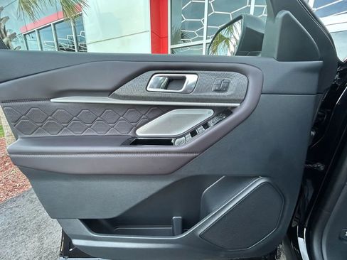 Used 2025 Ford Explorer Platinum w/ LUX Leather Package image 19