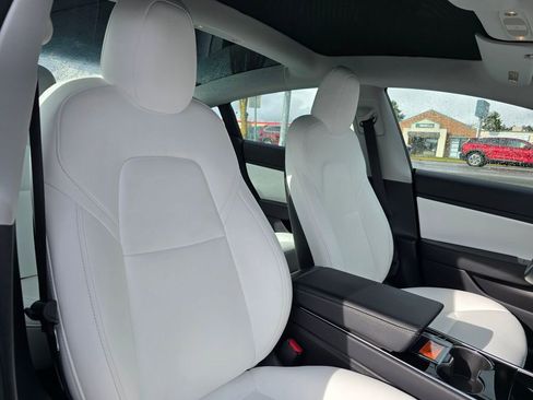 Used 2019 Tesla Model 3 Standard Range Plus image 10