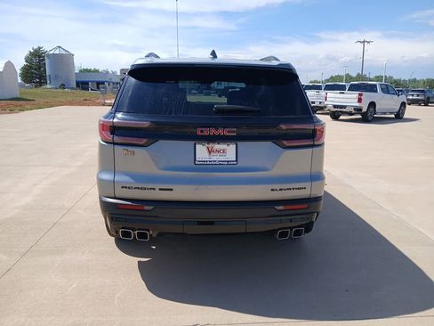 Used 2025 GMC Acadia Elevation w/ Elevation Premium Package AWD/4WD image 6