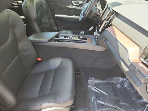 Used 2024 Volvo XC60 B5 Plus w/ Protection Package Premier AWD/4WD image 17