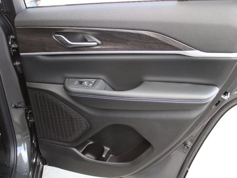 New 2026 Jeep Grand Cherokee Altitude AWD/4WD image 28