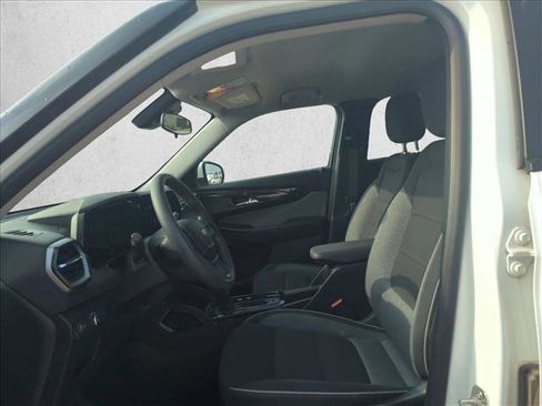 Used 2025 Chevrolet TrailBlazer LT AWD/4WD image 12