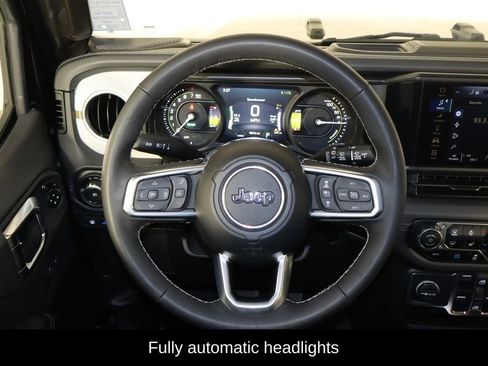 Used 2025 Jeep Wrangler Unlimited Sahara AWD/4WD image 7