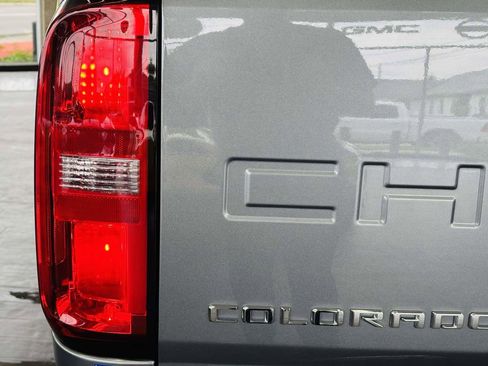 Used 2022 Chevrolet Colorado Z71 AWD/4WD image 10