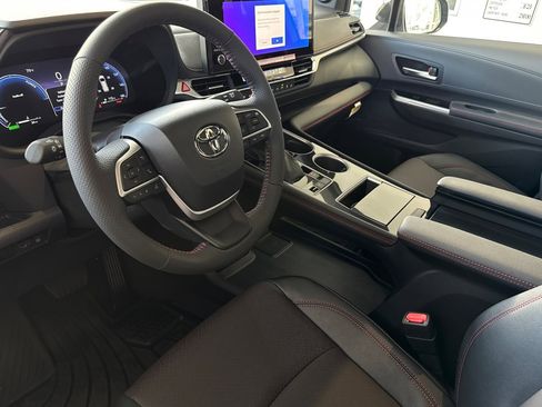 Certified 2025 Toyota Sienna XSE image 12