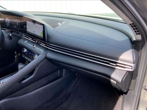 Used 2024 Hyundai Elantra SEL w/ Convenience Package image 13
