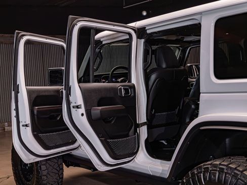 Used 2025 Jeep Wrangler Unlimited Rubicon AWD/4WD image 28