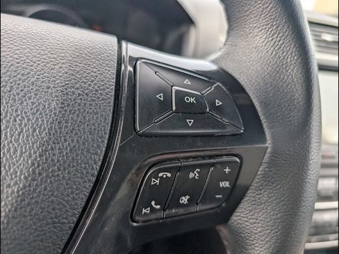 Used 2018 Ford Explorer XLT w/ Equipment Group 202A FWD image 15