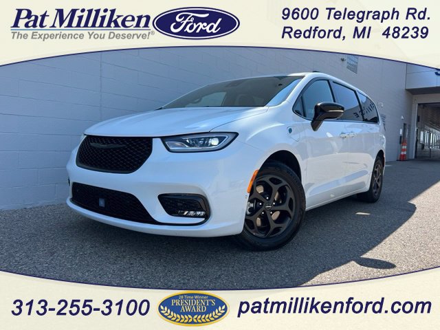 Used 2024 Chrysler Pacifica Limited FWD image 1