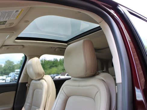 Used 2020 Lincoln Corsair AWD w/ Premium Package image 27