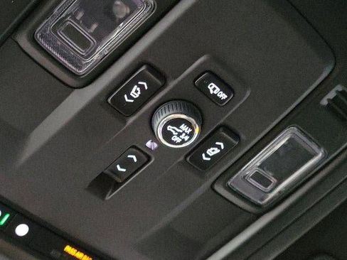 Used 2025 GMC Yukon Elevation RWD image 30