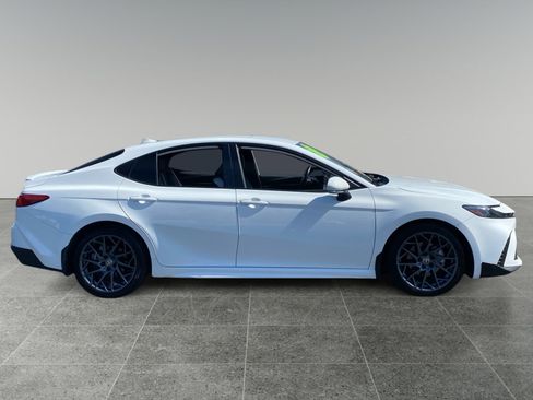 Used 2025 Toyota Camry SE image 6