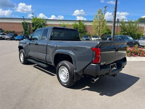Used 2025 Toyota Tacoma SR w/ SR Upgrade Package AWD/4WD image 7