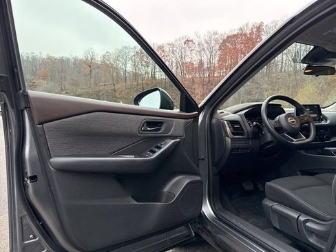 Used 2023 Nissan Rogue S image 19