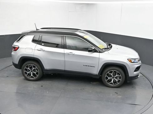 Used 2025 Jeep Compass Limited AWD/4WD image 39