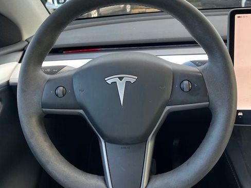 Used 2024 Tesla Model Y 2WD image 20