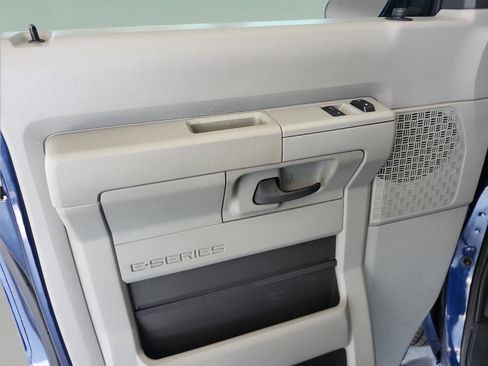 Used 2013 Ford E-350 and Econoline 350 XLT image 17