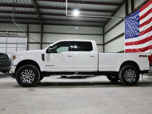 Used 2019 Ford F350 Lariat w/ Lariat Value Package AWD/4WD image 5