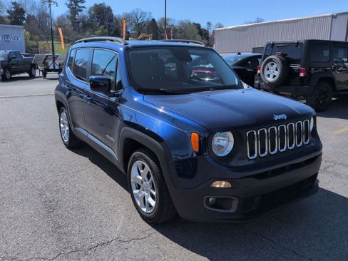 Used 2017 Jeep Renegade Latitude image 2