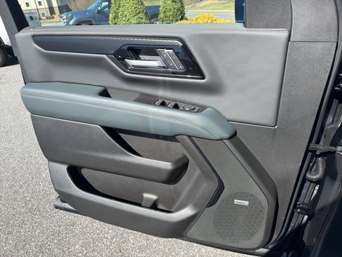 New 2026 GMC Yukon XL AT4 AWD/4WD image 9