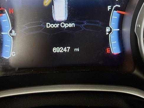 Used 2018 Jeep Compass Latitude w/ Popular Equipment Group image 16