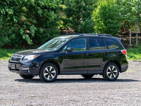 Used 2018 Subaru Forester 2.5i Limited AWD/4WD image 3