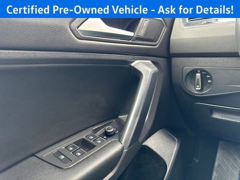 Certified 2021 Volkswagen Tiguan SE w/ Panoramic Sunroof Package AWD/4WD image 19