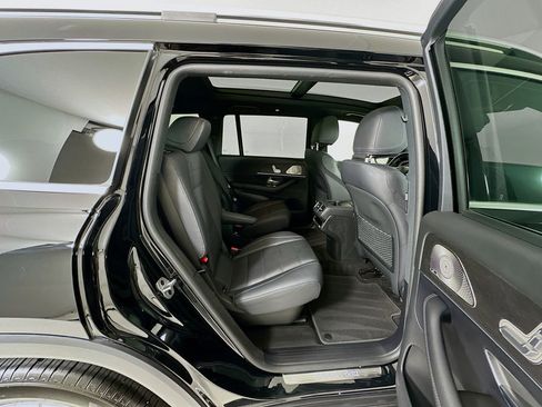 Used 2021 Mercedes-Benz GLS 450 4MATIC image 32