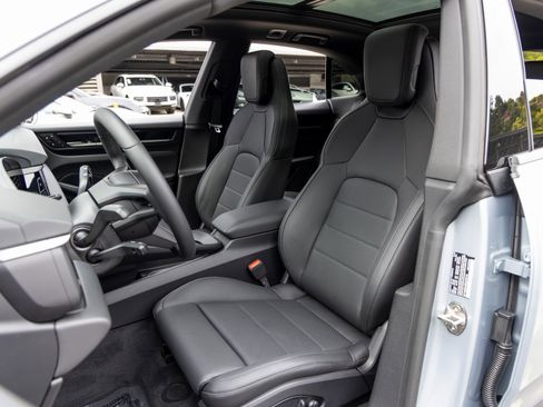 New 2025 Porsche Macan Electric image 5