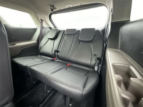 Used 2025 Kia Carnival image 20