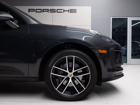 Certified 2024 Porsche Macan AWD/4WD image 11