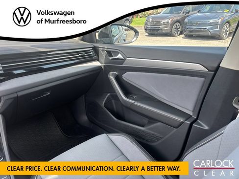 Certified 2025 Volkswagen Jetta SE FWD image 28