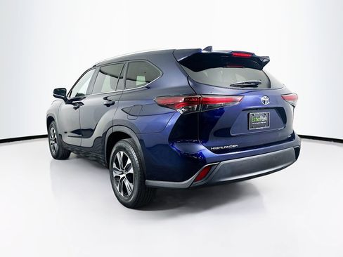 Used 2024 Toyota Highlander XLE image 5