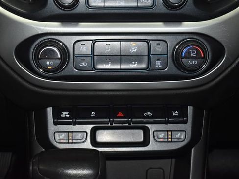 Used 2018 Chevrolet Colorado LT w/ Luxury Package, Chrome AWD/4WD image 19