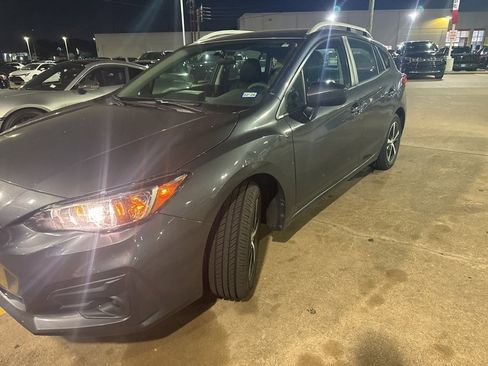 Used 2019 Subaru Impreza 2.0i Premium image 3