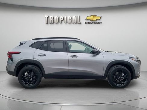 New 2026 Chevrolet Trax LT w/ Midnight Edition FWD image 6