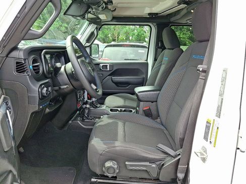 Used 2024 Jeep Wrangler Unlimited Rubicon 4xe AWD/4WD image 11